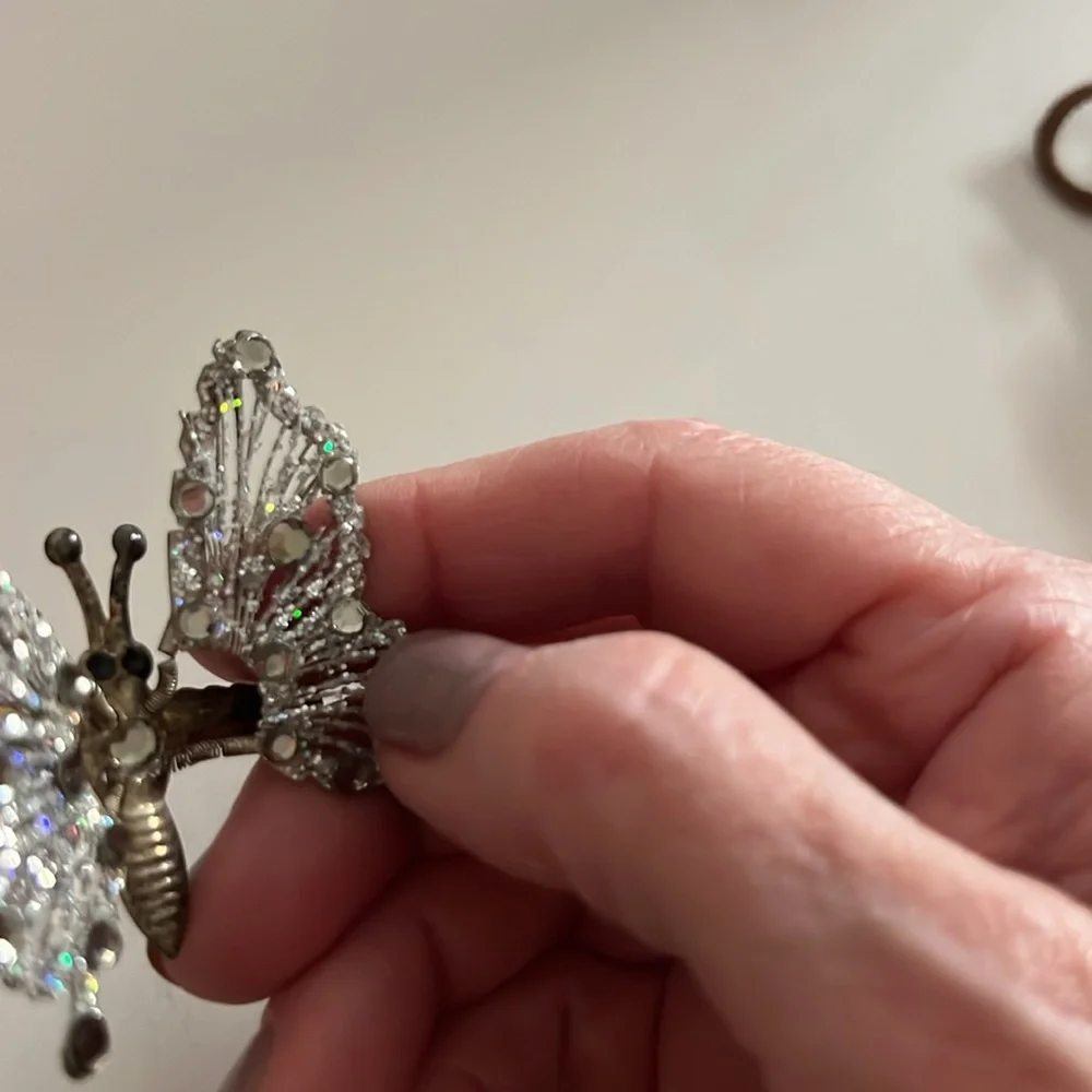 Sparkling Rhinestone Butterfly Hair Clip with Moving Wings Silver Tone Accessory